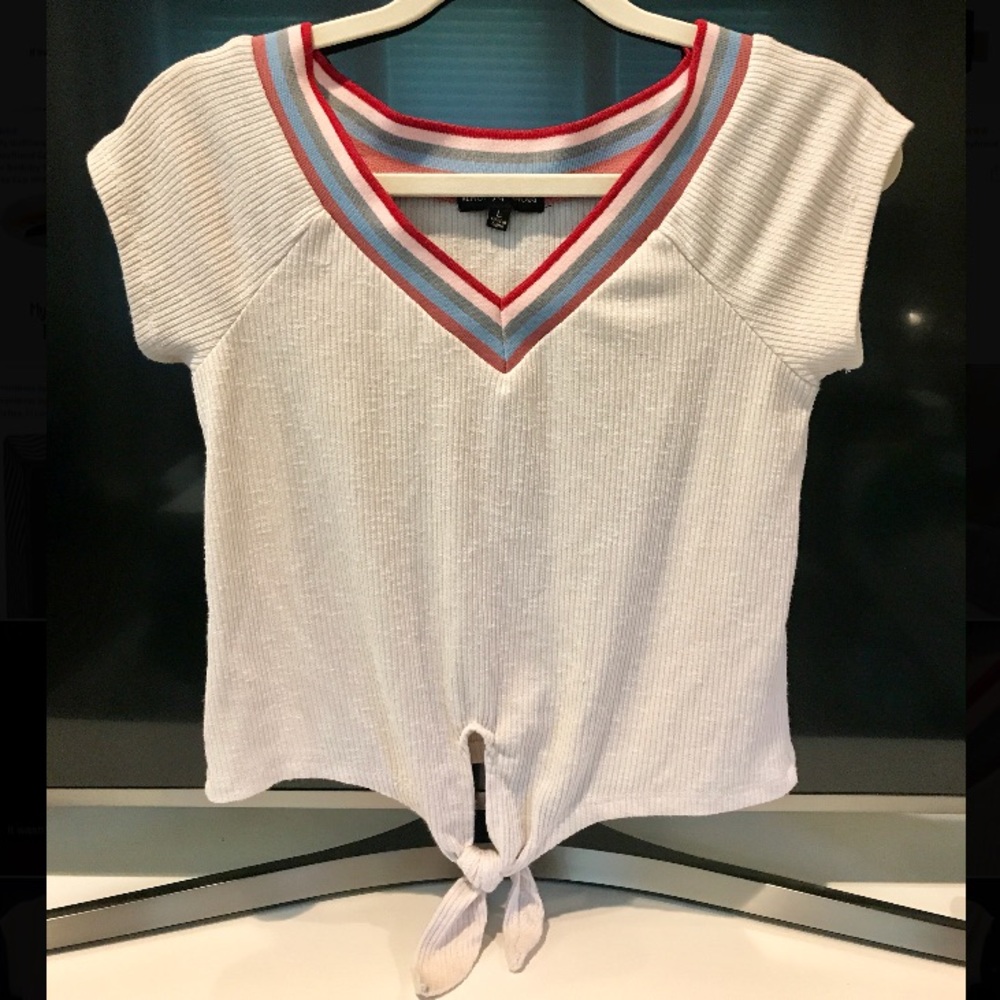 Women’s Super Cute Crop Tee Size Large/Medium!